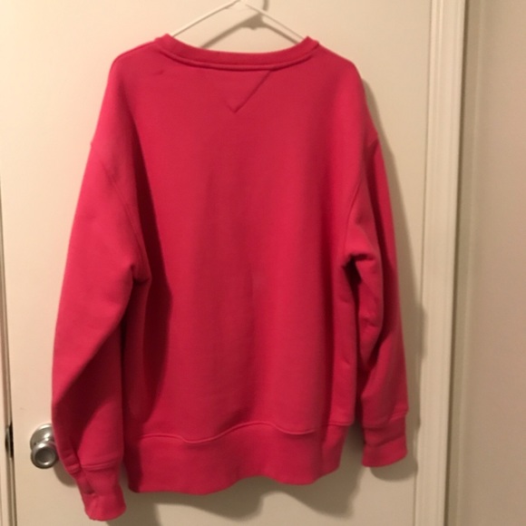 L Pink Tommy Sweatshirt 🤫❄️ - Picture 4 of 4